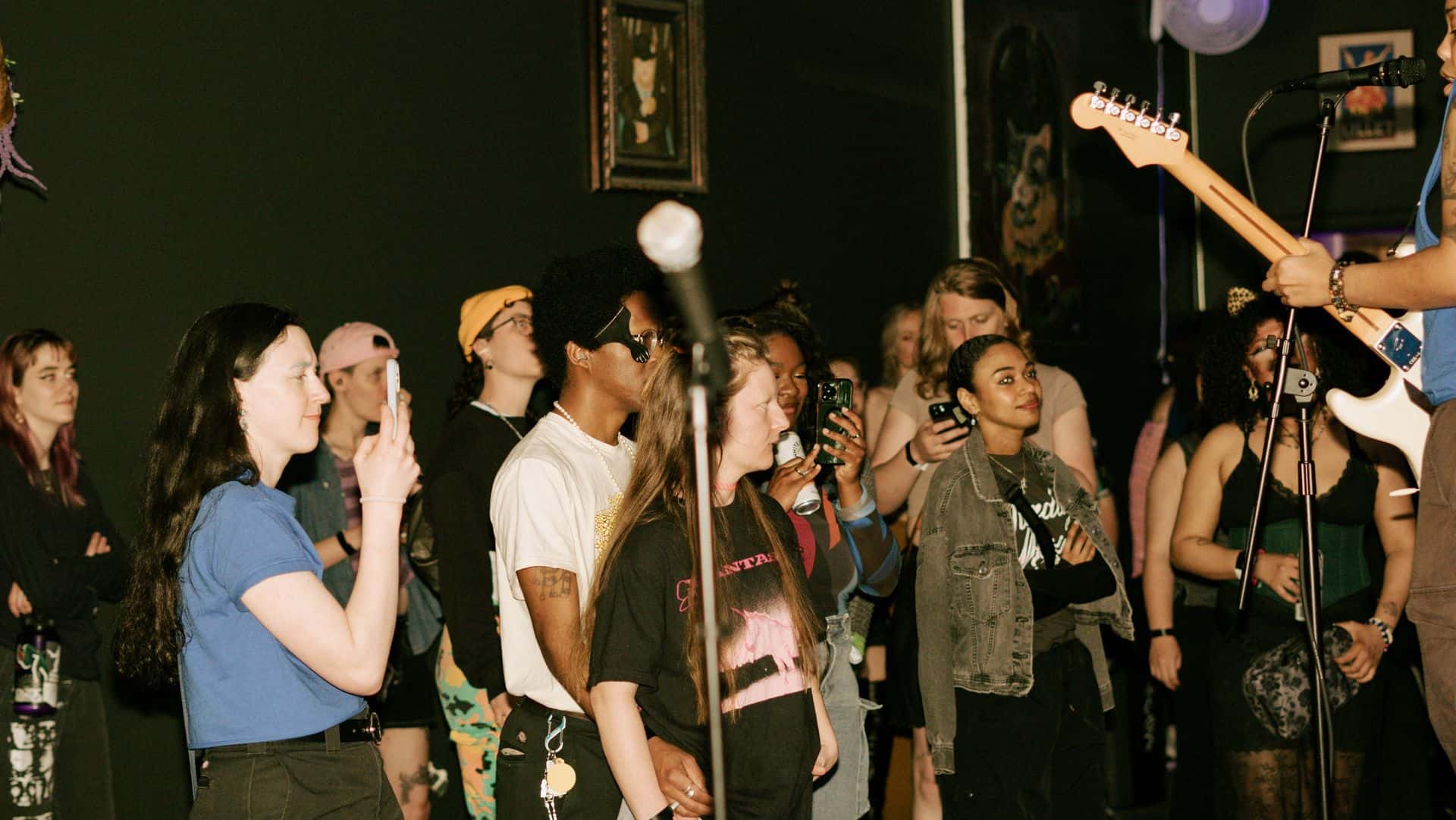 Peace sign at Sapphicchella